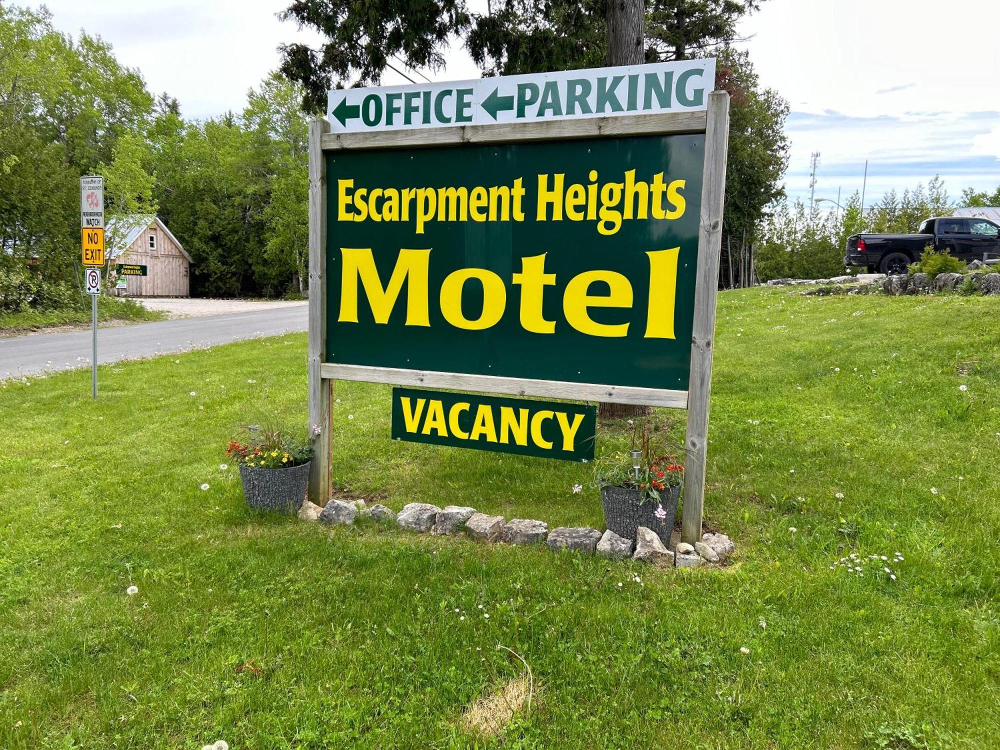 Escarpment Heights Motel Tobermory Dış mekan fotoğraf